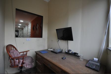 Casa para alugar com 250m², 2 quartos e 2 vagasEscritório
