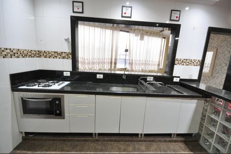 Casa para alugar com 250m², 2 quartos e 2 vagasCozinha