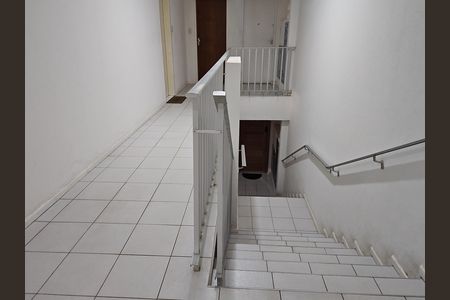 Apartamento para alugar com 60m², 2 quartos e 1 vagaEscada