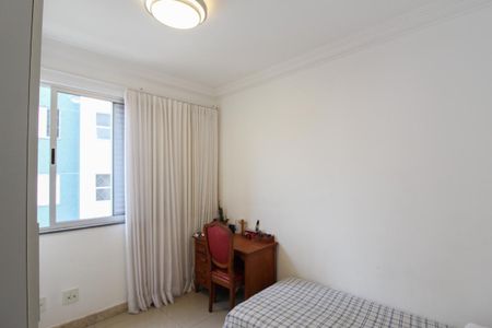 Apartamento à venda com 156m², 4 quartos e 3 vagasQuarto 2