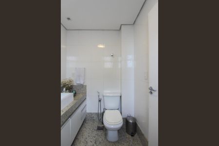 Apartamento à venda com 156m², 4 quartos e 3 vagasBanheiro da Suíte 1