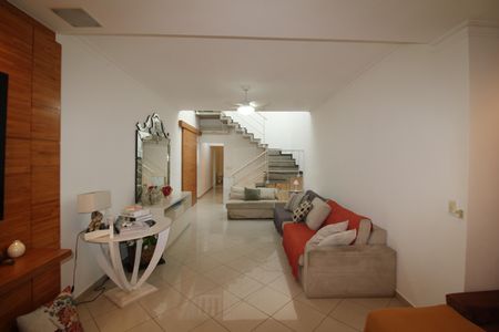 Casa à venda com 320m², 3 quartos e 4 vagasSala