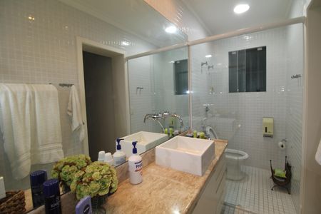 Casa à venda com 320m², 3 quartos e 4 vagasQuarto 3 - Banheiro
