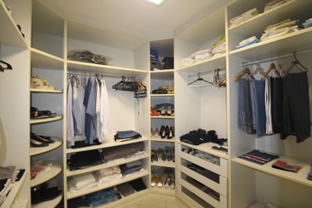 Casa à venda com 320m², 3 quartos e 4 vagasQuarto 3 - Closet