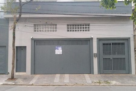 Casa à venda com 320m², 3 quartos e 4 vagas Casa à venda com 320m², 3 quartos e 4 vagasFachada