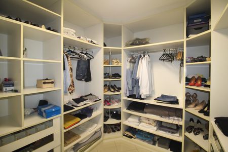 Casa à venda com 320m², 3 quartos e 4 vagasQuarto 3 - Closet