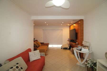 Casa à venda com 320m², 3 quartos e 4 vagasSala