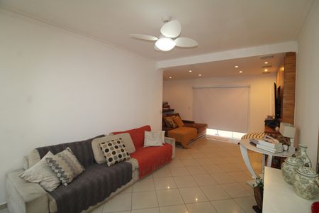 Casa à venda com 320m², 3 quartos e 4 vagasSala
