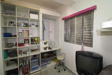 Casa à venda com 320m², 3 quartos e 4 vagasÁrea de Serviço - Quarto