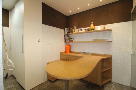 Casa à venda com 320m², 3 quartos e 4 vagasÁrea de Serviço - Quarto