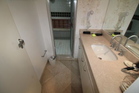Casa à venda com 320m², 3 quartos e 4 vagasQuarto 4 - Banheiro
