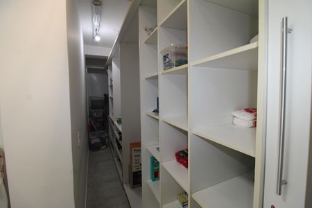 Casa à venda com 320m², 3 quartos e 4 vagasÁrea de Serviço - Quarto