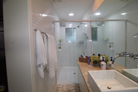 Casa à venda com 320m², 3 quartos e 4 vagasQuarto 3 - Banheiro