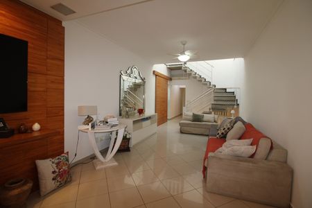 Sala de casa para alugar com 3 quartos, 320m² em Vila Barbosa, São Paulo