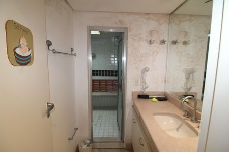 Casa à venda com 320m², 3 quartos e 4 vagasQuarto 4 - Banheiro
