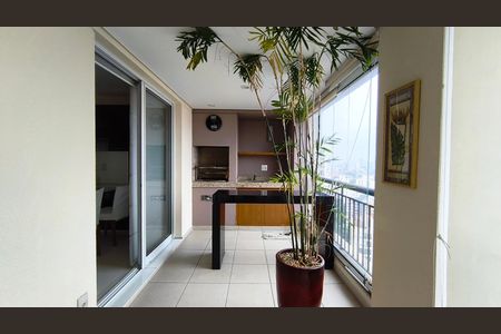 Apartamento à venda com 216m², 3 quartos e 4 vagas Apartamento à venda com 216m², 3 quartos e 4 vagasVaranda