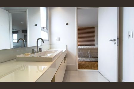 Apartamento à venda com 216m², 3 quartos e 4 vagas Apartamento à venda com 216m², 3 quartos e 4 vagasBanhero da Suíte 3