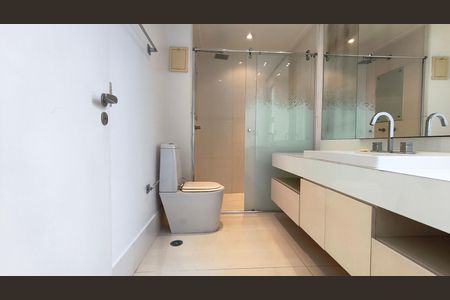 Apartamento à venda com 216m², 3 quartos e 4 vagas Apartamento à venda com 216m², 3 quartos e 4 vagasBanhero da Suíte 3