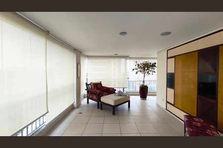 Apartamento à venda com 216m², 3 quartos e 4 vagas Apartamento à venda com 216m², 3 quartos e 4 vagasVaranda