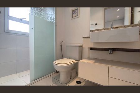 Apartamento à venda com 216m², 3 quartos e 4 vagas Apartamento à venda com 216m², 3 quartos e 4 vagasBanhero da Suíte 1