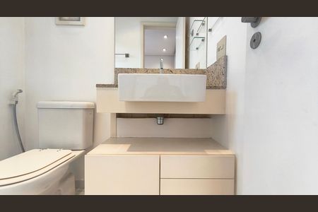 Apartamento à venda com 216m², 3 quartos e 4 vagas Apartamento à venda com 216m², 3 quartos e 4 vagasBanhero da Suíte 1