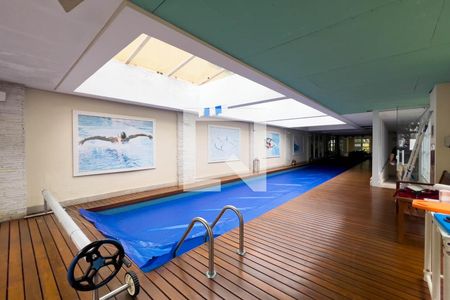 Apartamento à venda com 216m², 3 quartos e 4 vagas Apartamento à venda com 216m², 3 quartos e 4 vagasPiscina