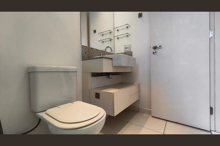 Apartamento à venda com 216m², 3 quartos e 4 vagas Apartamento à venda com 216m², 3 quartos e 4 vagasBanhero da Suíte 1