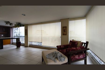 Apartamento à venda com 216m², 3 quartos e 4 vagas Apartamento à venda com 216m², 3 quartos e 4 vagasVaranda