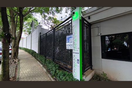 Apartamento à venda com 216m², 3 quartos e 4 vagas Apartamento à venda com 216m², 3 quartos e 4 vagasFachada + Plaquinha