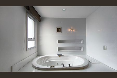 Apartamento à venda com 216m², 3 quartos e 4 vagas Apartamento à venda com 216m², 3 quartos e 4 vagasSuíte 3