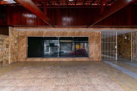 Casa para alugar com 325m², 3 quartos e 4 vagas Casa para alugar com 325m², 3 quartos e 4 vagasGaragem