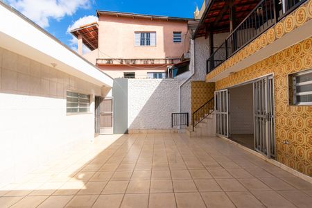 Casa para alugar com 325m², 3 quartos e 4 vagas Casa para alugar com 325m², 3 quartos e 4 vagasQuintal