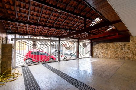 Casa para alugar com 325m², 3 quartos e 4 vagas Casa para alugar com 325m², 3 quartos e 4 vagasGaragem