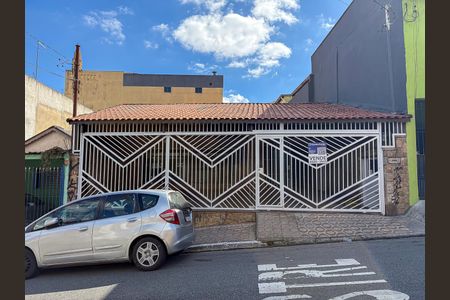 Casa para alugar com 325m², 3 quartos e 4 vagas Casa para alugar com 325m², 3 quartos e 4 vagasFachada