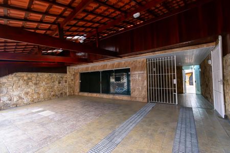 Casa para alugar com 325m², 3 quartos e 4 vagas Casa para alugar com 325m², 3 quartos e 4 vagasGaragem