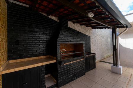 Casa para alugar com 325m², 3 quartos e 4 vagas Casa para alugar com 325m², 3 quartos e 4 vagasQuintal - Churrasqueira