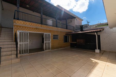 Casa para alugar com 325m², 3 quartos e 4 vagas Casa para alugar com 325m², 3 quartos e 4 vagasQuintal