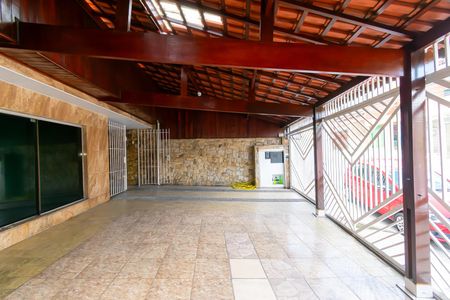 Casa para alugar com 325m², 3 quartos e 4 vagas Casa para alugar com 325m², 3 quartos e 4 vagasGaragem