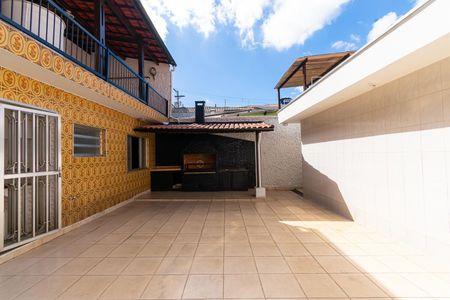 Casa para alugar com 325m², 3 quartos e 4 vagas Casa para alugar com 325m², 3 quartos e 4 vagasQuintal