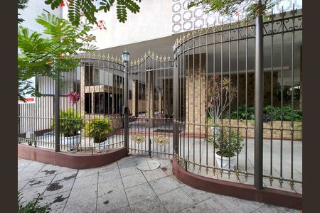 Apartamento à venda com 65m², 2 quartos e 1 vaga Apartamento à venda com 65m², 2 quartos e 1 vagaFachada e portaria
