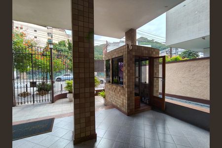 Apartamento à venda com 65m², 2 quartos e 1 vaga Apartamento à venda com 65m², 2 quartos e 1 vagaFachada e portaria
