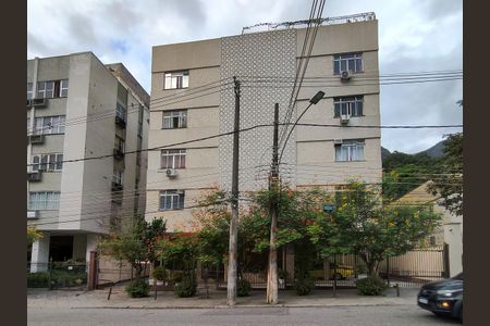 Apartamento à venda com 65m², 2 quartos e 1 vaga Apartamento à venda com 65m², 2 quartos e 1 vagaFachada e portaria