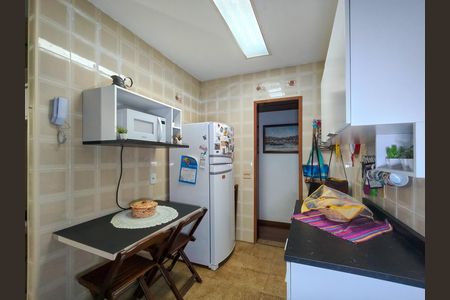 Apartamento à venda com 65m², 2 quartos e 1 vaga Apartamento à venda com 65m², 2 quartos e 1 vagaCozinha e Área de Serviço