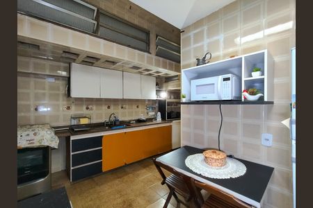 Apartamento à venda com 65m², 2 quartos e 1 vaga Apartamento à venda com 65m², 2 quartos e 1 vagaCozinha e Área de Serviço