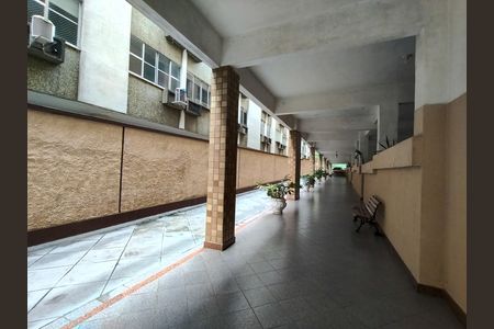 Apartamento à venda com 65m², 2 quartos e 1 vaga Apartamento à venda com 65m², 2 quartos e 1 vagaFachada e portaria