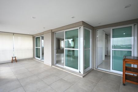 Apartamento à venda com 220m², 3 quartos e 4 vagasVaranda