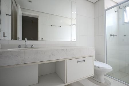 Apartamento à venda com 220m², 3 quartos e 4 vagasBanheiro 1 da Suíte  3