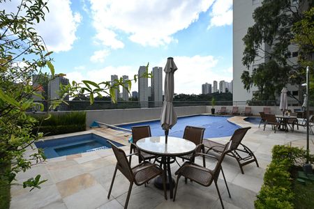 Apartamento à venda com 220m², 3 quartos e 4 vagasPiscina