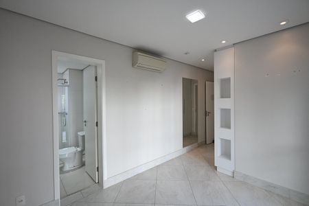 Apartamento à venda com 220m², 3 quartos e 4 vagasSuíte 2