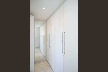 Apartamento à venda com 220m², 3 quartos e 4 vagasArmário 2 da Suíte  3